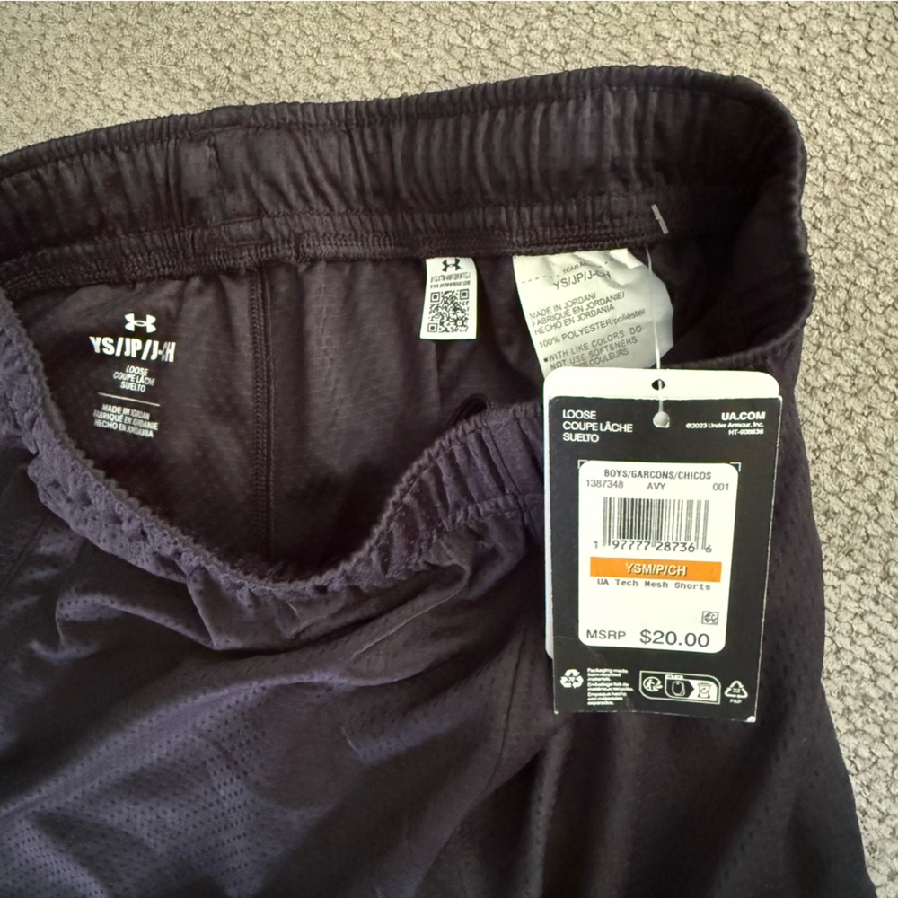 Under‎ Armour Black Athletic Shorts Youth Small NWT - Picture 3 of 3